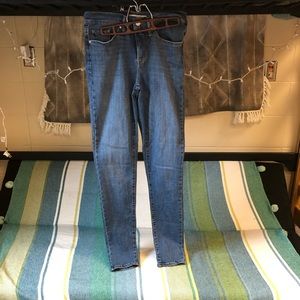 LEVIS SLIM FIT MID RISE JEANS